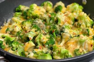 Cheesy Broccoli and Cauliflower Rice (One Pan)